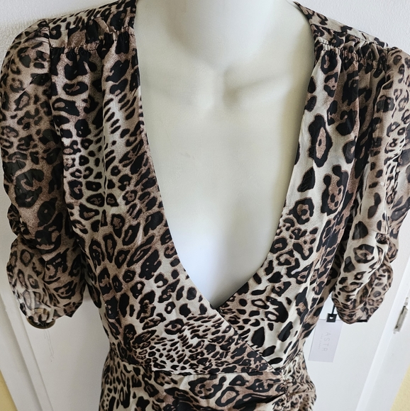 SMALL LEOPARD DRESS 👗 - Picture 8 of 14